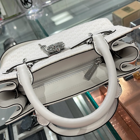 Michael Kors Hamilton Sm Logo Embossed Washed Denim Satchel Cross
Opt White 
NWT - Picture 13 of 16